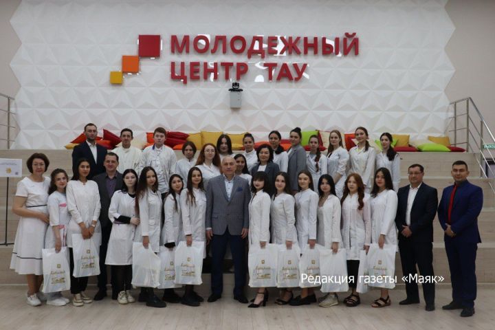 Азнакайда медицина студентлары белән очраштылар