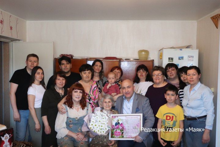 Азнакайда 100 яшен тутырган Ирина Давыдованы котладылар