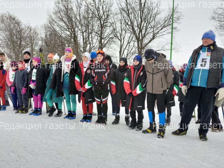 Азнакайда чаңгы спортын үз иткән гаиләләр көч сынашты