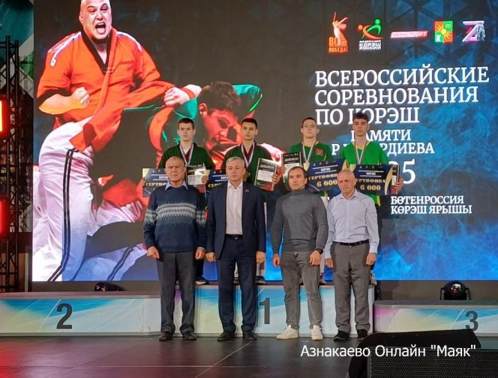 Азнакай спортчысы Бөтенроссия көрәш турнирыннан медаль белән кайтты