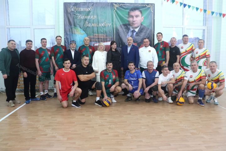 Азнакайда Данияр Мөхитов истәлегенә волейбол буенча турнир узды
