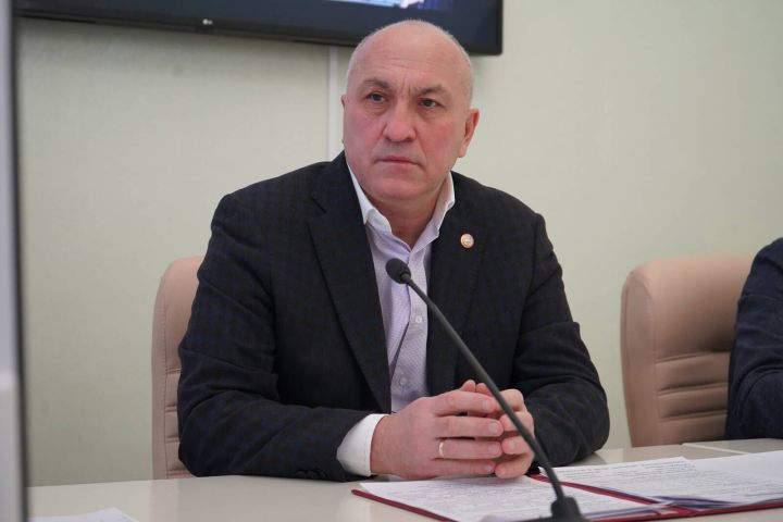 Дорожные службы Азнакаевского района перешли на усиленный режим работы после снегопада