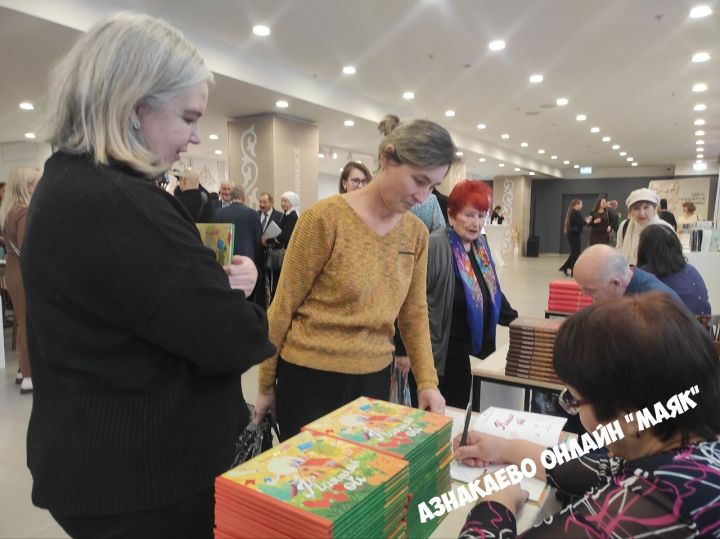 Әлмәттә «Рухият» хәйрия проектының яңа басмаларын тәкъдир иттеләр