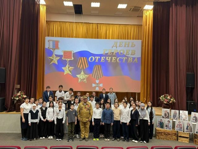 В Азнакаеве почтили память героев Отечества