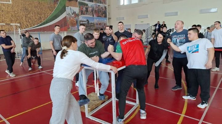 Районный турнир по армрестлингу на Кубок Федерации прошёл в «Чатыр-Тау Арене»