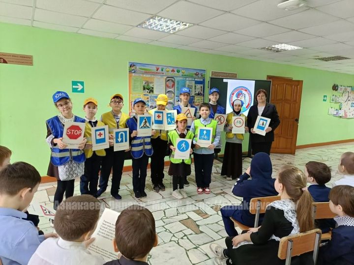 Юные инспекторы движения Тумутукской школы