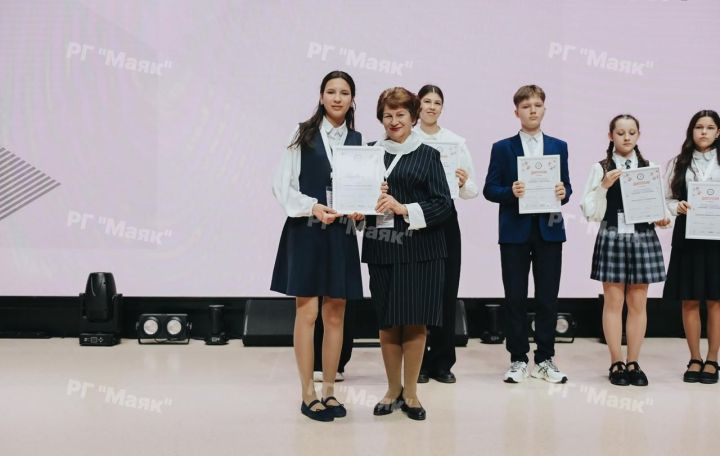 Азнакай укучылары төбәкара фәнни-гамәли конференциядә бүләкләнделәр