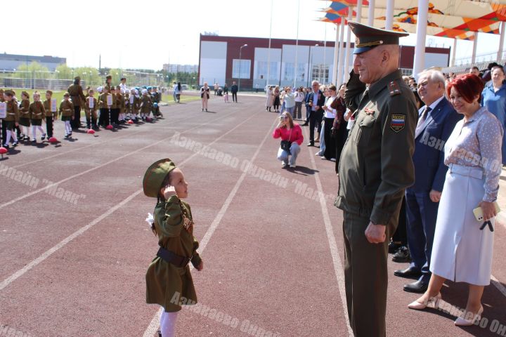 Азнакайда балалар арасында хәрби җыр һәм сафта йөрү бәйгесе үтте