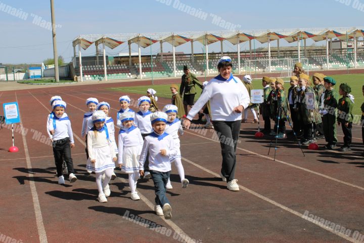 Азнакайда балалар арасында хәрби җыр һәм сафта йөрү бәйгесе үтте