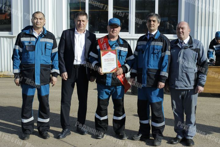 Азнакайда Машиналар парады булды