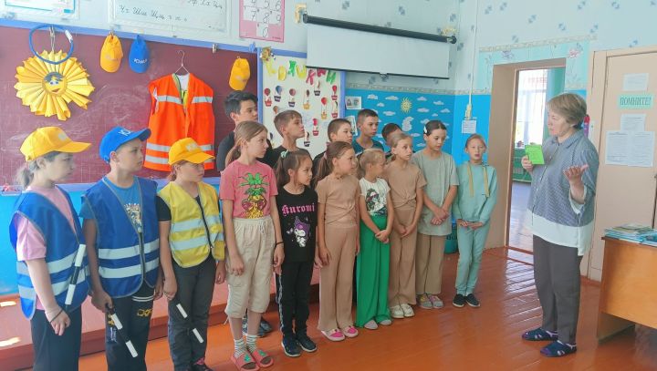 Юные инспекторы движения Урманаево: учимся быть ответственными водителями