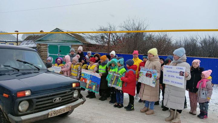Юные инспекторы движения Урманаево: учимся быть ответственными водителями