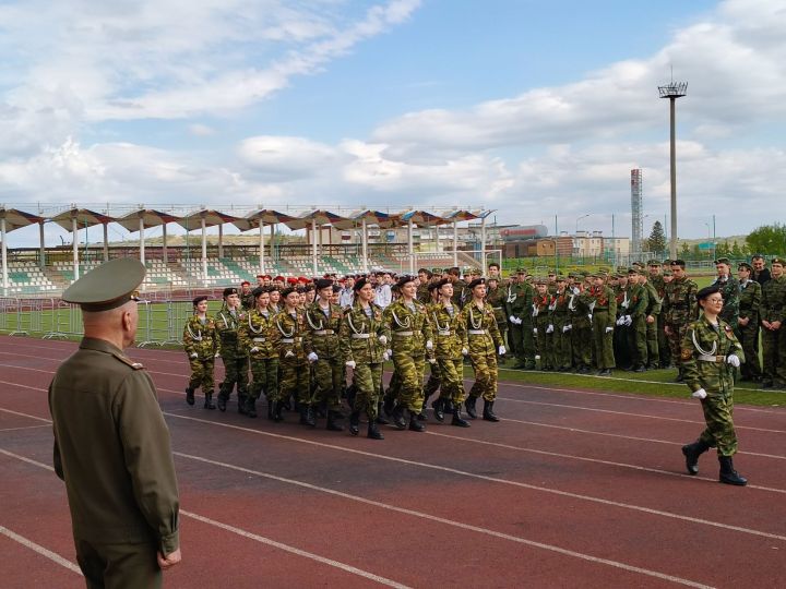 В Азнакаево прошел смотр-конкурс строя и песни