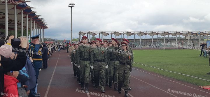 Азнакайда Җиңү көненә багышланган парад үтте