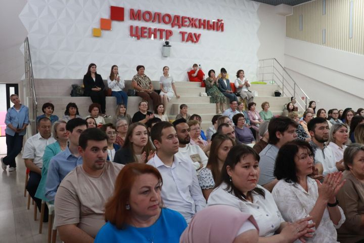 Медики района получили заслуженные награды