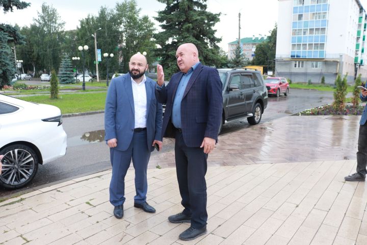 Депутат госдумы Руслан Гаджиев посетил строительные объекты в нашем городе