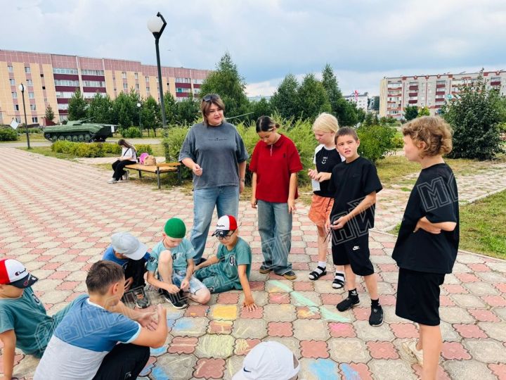 «Лето в Парке Семьи: Праздник Детства от Дворца Культуры»