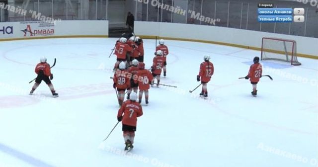 Юные хоккеисты из Азнакаево одержали уверенные победы на турнире в Октябрьском