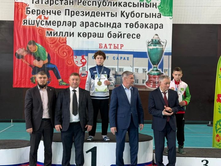 Азнакай көрәшчесе Рифат Миңнегалиев – республика ярышы җиңүчесе