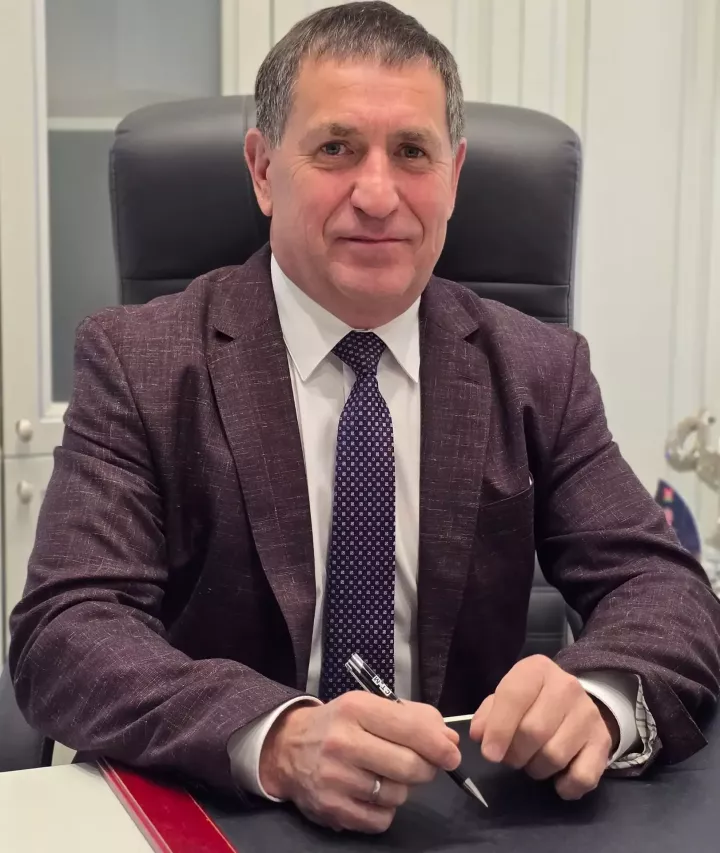 Глава Азнакаевского района поздравил учителей с профессиональным праздником