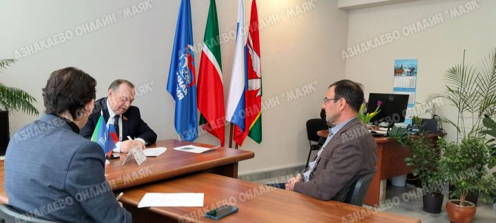 Татарстан Республикасы Дәүләт Советы депутаты Нәҗип Хаҗипов азнакайлыларны кабул итте