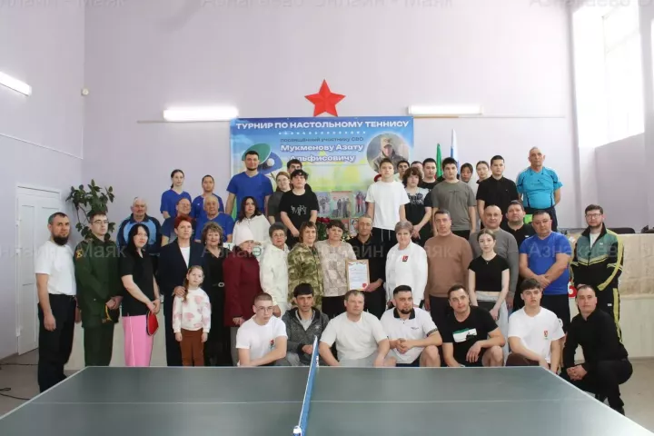 Җиңү бистәсе халкы Җиңү өчен көрәшкән батыр улын данлады Азнакай районы үз батырларын онытмый