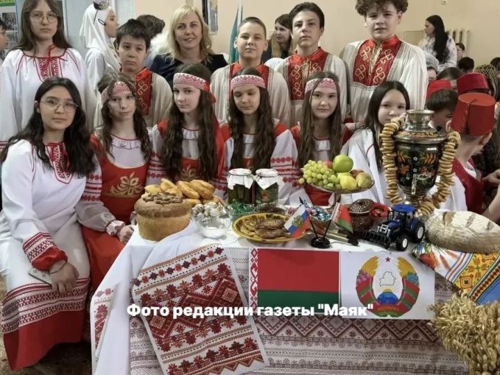Яз күңелләрне берләштерә: Азнакай гимназиясендә Наүрүзне күңелле каршы алдылар