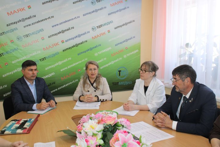 Сәламәтлек – өстенрәк: Азнакайда халыкның сәламәтлеген яхшырту турында сөйләштеләр