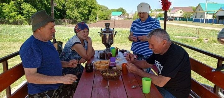 Мәндәй авылында Сабантуй алды өмәсен гөрләттеләр