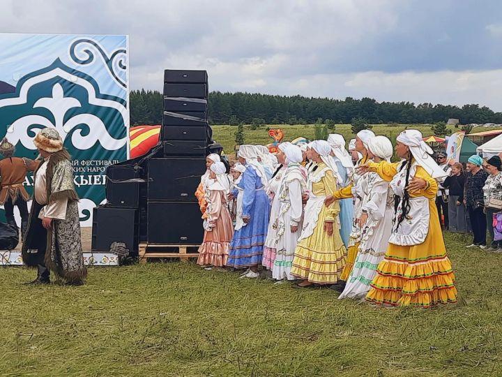 Азнакайда халыклар дуслыгы һәм милли моңнар бәйрәме - Чатыр тау җыены гөрләде