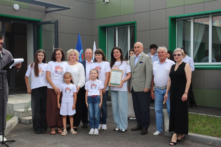 Волонтерлар. Азнакайда “Доброе Азнакаево”  шәфкатьлек үзәге ачылды