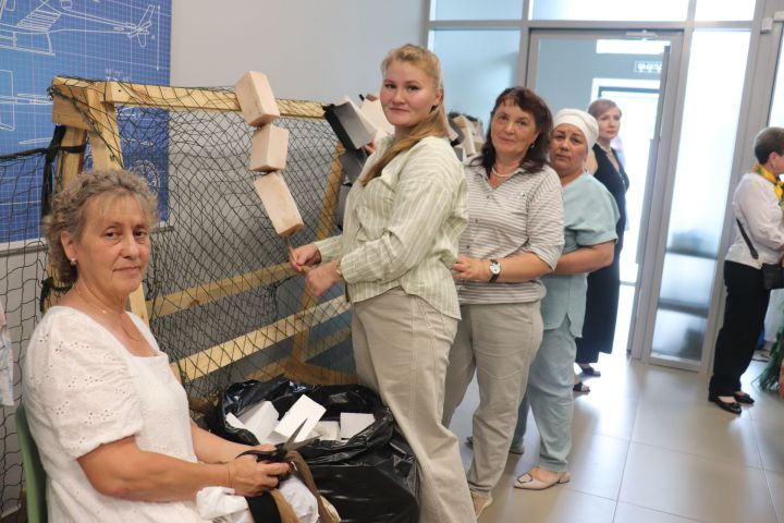Волонтерлар. Азнакайда “Доброе Азнакаево”  шәфкатьлек үзәге ачылды