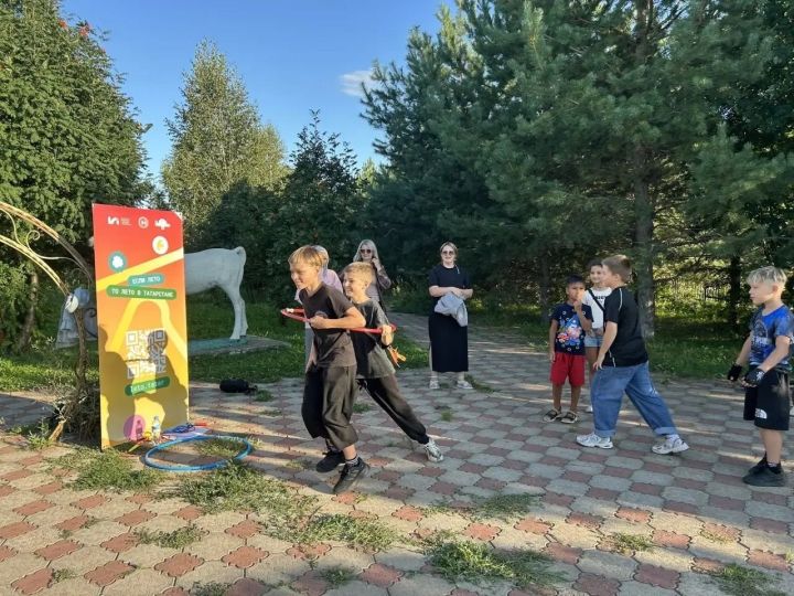 Праздник дружбы народов в Парке Молодожёнов: единство в ярких традициях!