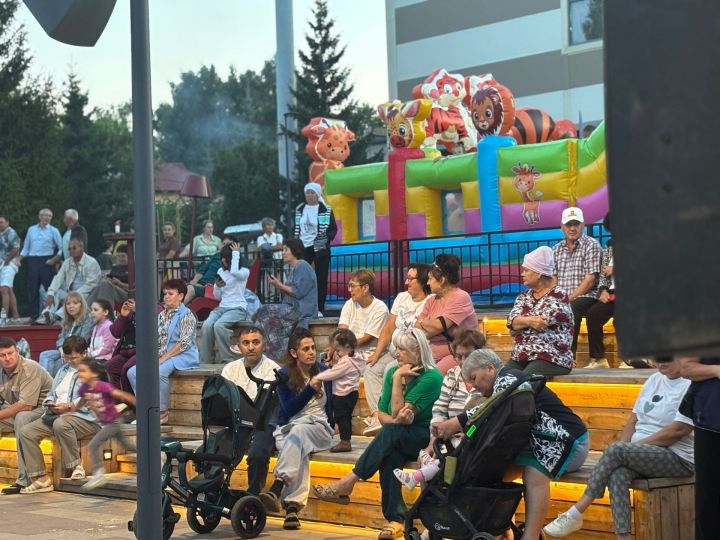 Музыка и танцы в парке Ишкаева: праздник объединил поколения